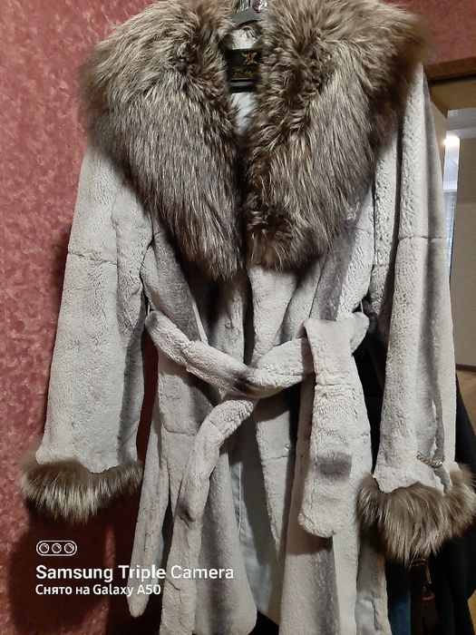 Шуба женская с песцовым воротником