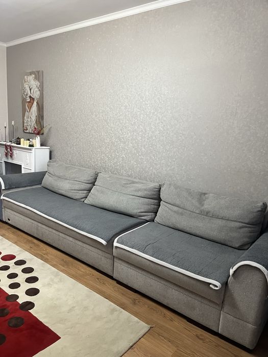 Диван в гостинну