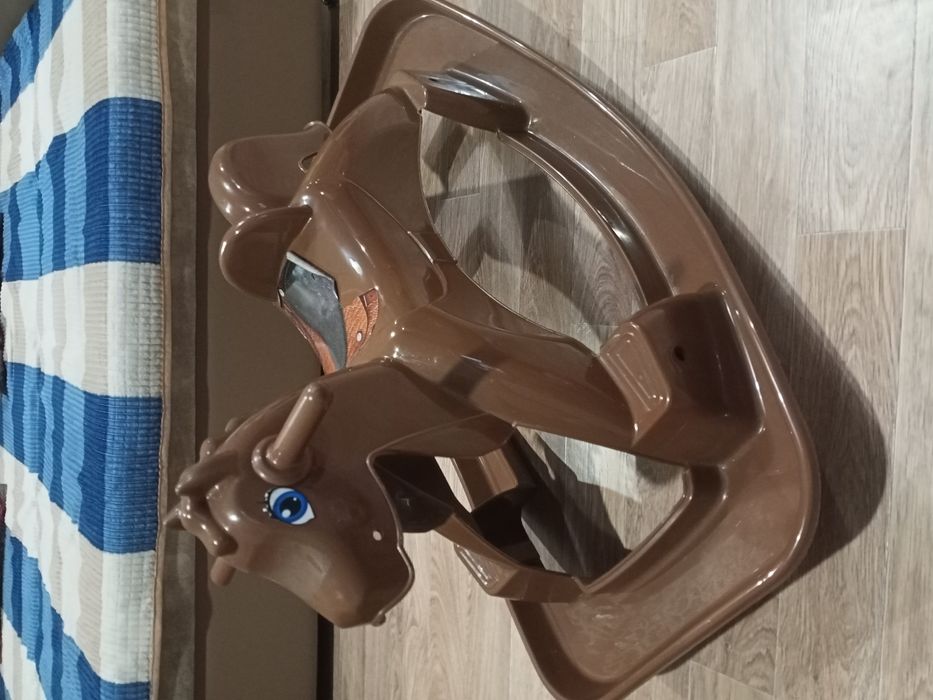 Продам детский стул и лошадку