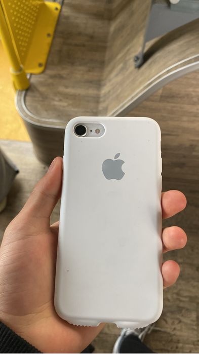 Айфон се 64 гб.