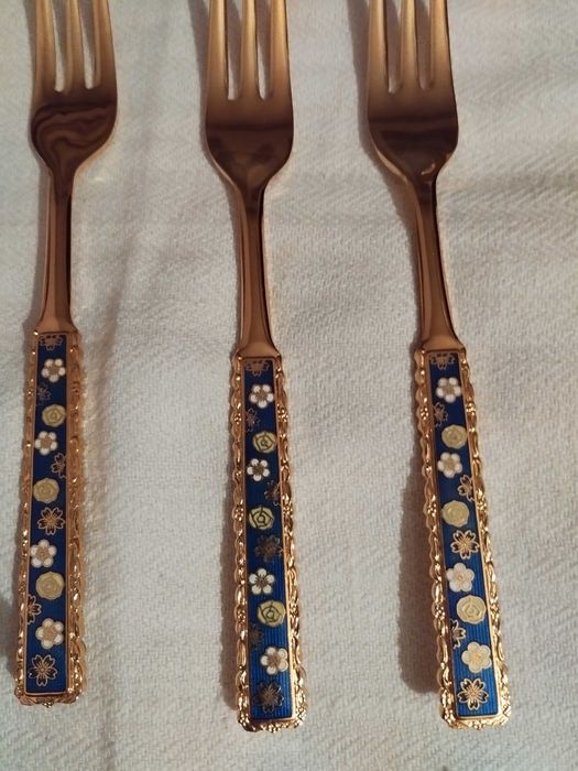 Позлатени чаени лъжички и десертни вилички