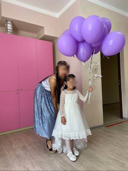 Белое платье со шлейфом для девочки