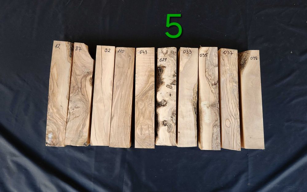 Заготовки (трупчета) от маслиново дърво (дървен материал)