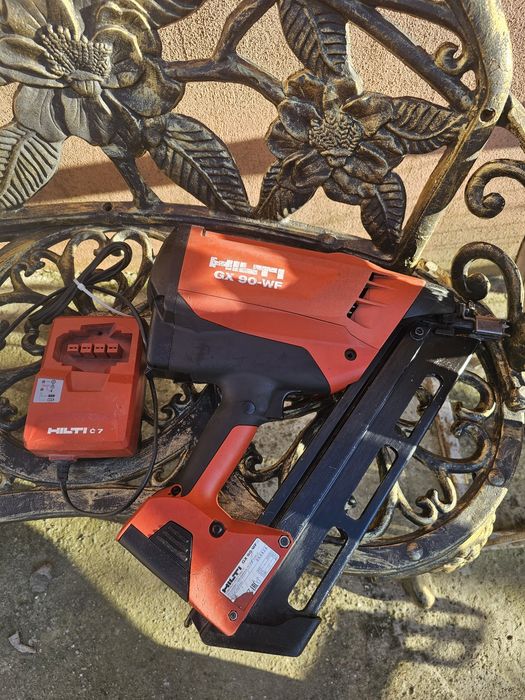 Pistol cuie Hilti defect
