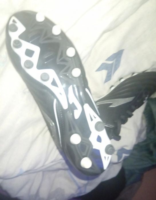 Ghete fotbal Joma – mărimea 44, FG/AG
Folosite o singură dată, stare f