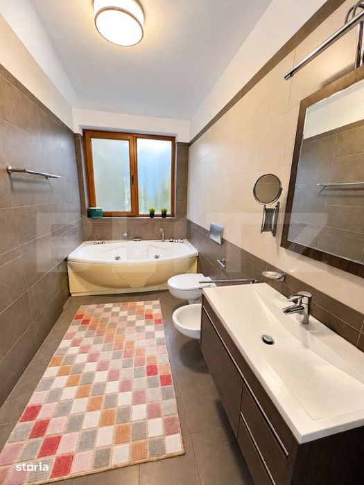 Apartament 3 camere, 116 mp, curte si parcare