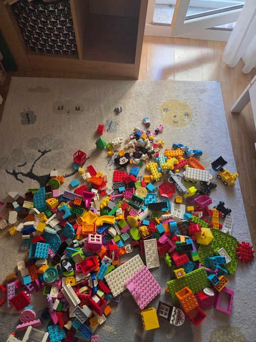 Lot mare LEGO DUPLO original – 6 kg – figurine, animale, mașini, plăci, multe piese