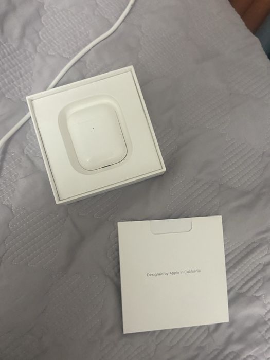 AirPods with Wireless Charging Case