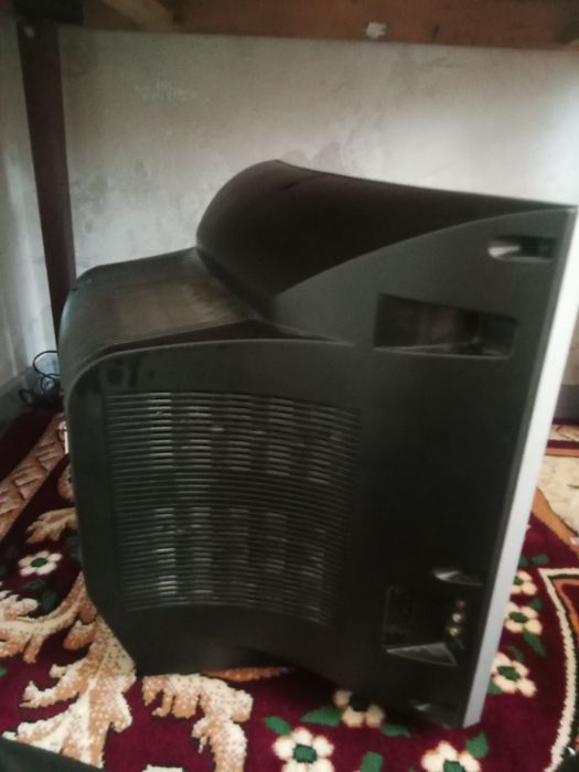 Eski televizor sotiladi