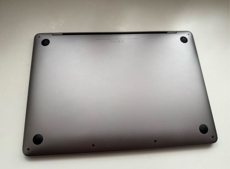 MacBook PRO 2018 • 97% Bateria