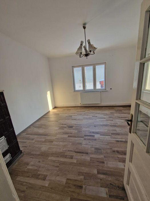 Vand teren si casa comuna Vidra