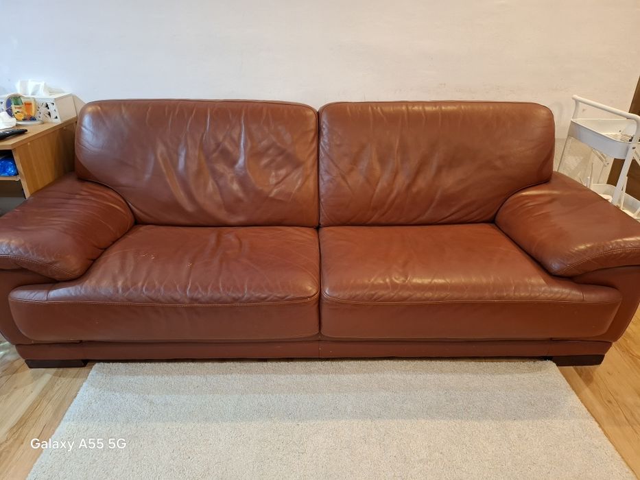 Vând canapea fixă  din piele