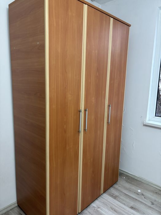 Dulap in 3 usi in stare buna