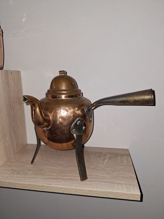 Меден чайник съдове  прибори