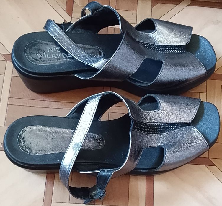 Продаю босоножки женские