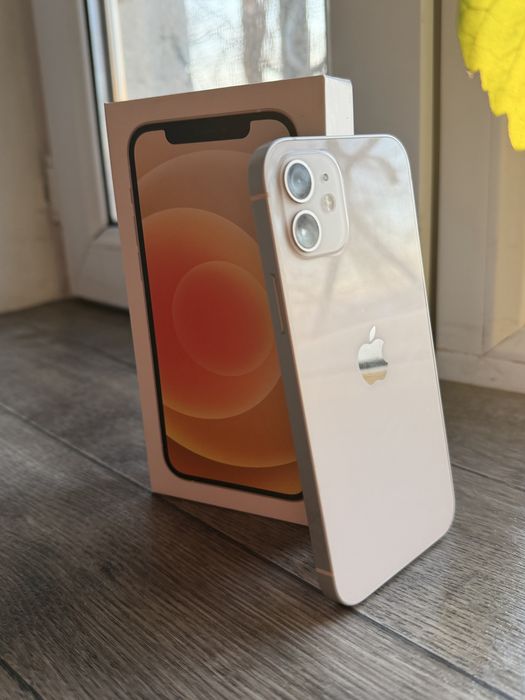 Айфон 12 в хорошем состоянии