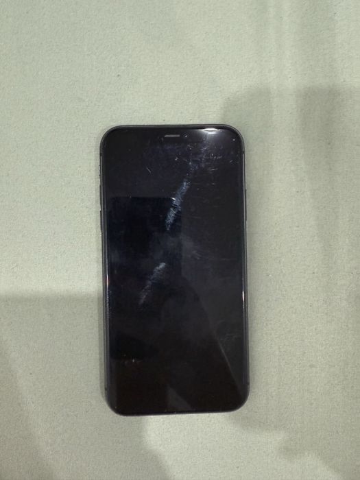 Продам айфон 11 128