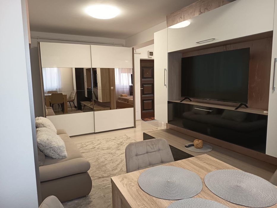 Inchiriez apartament