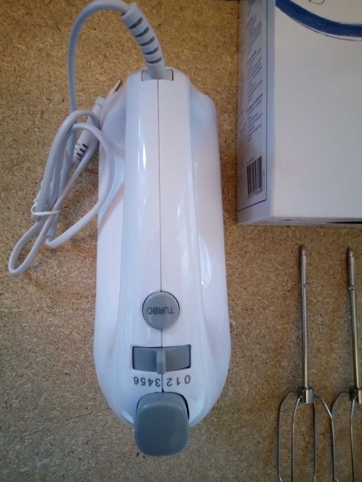 Mixer de mână Aro HM3019N cu accesorii