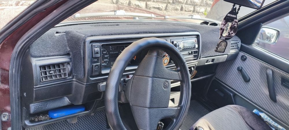 Продаем volkswagen golf 2 1990 года.