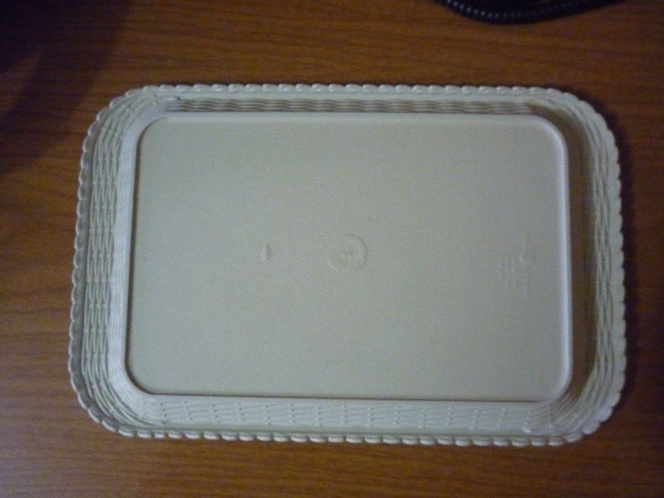 Продам поднос производства " Совпластитал"