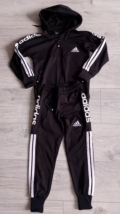 Trening Adidas mărimea 110