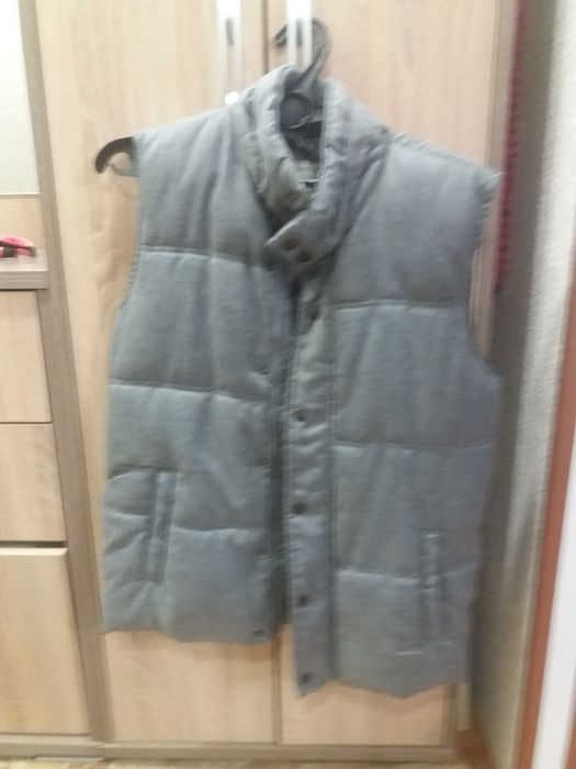 Продам безрукавки б/у