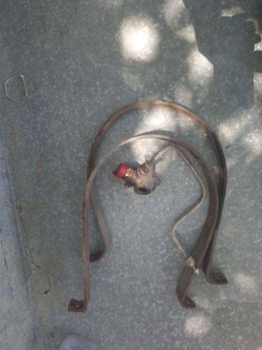 Газ балон сотилади 2 та 30 талиг