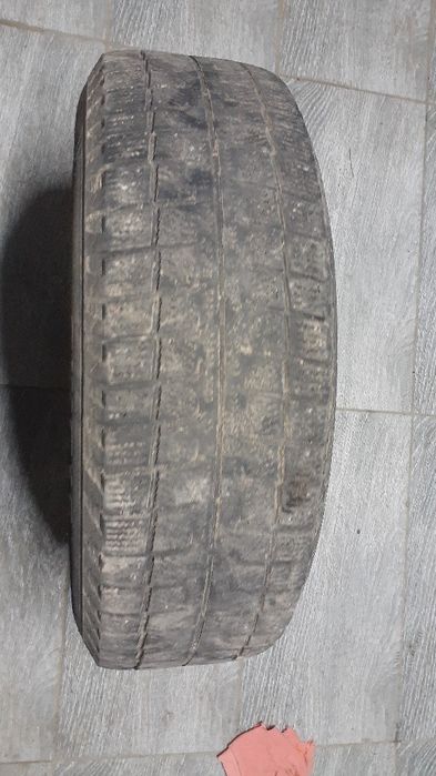 Резина на автомобиль.