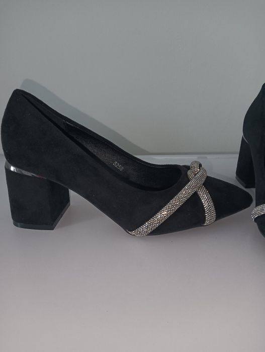 Pantofi cu toc noi nouți mărimea 35