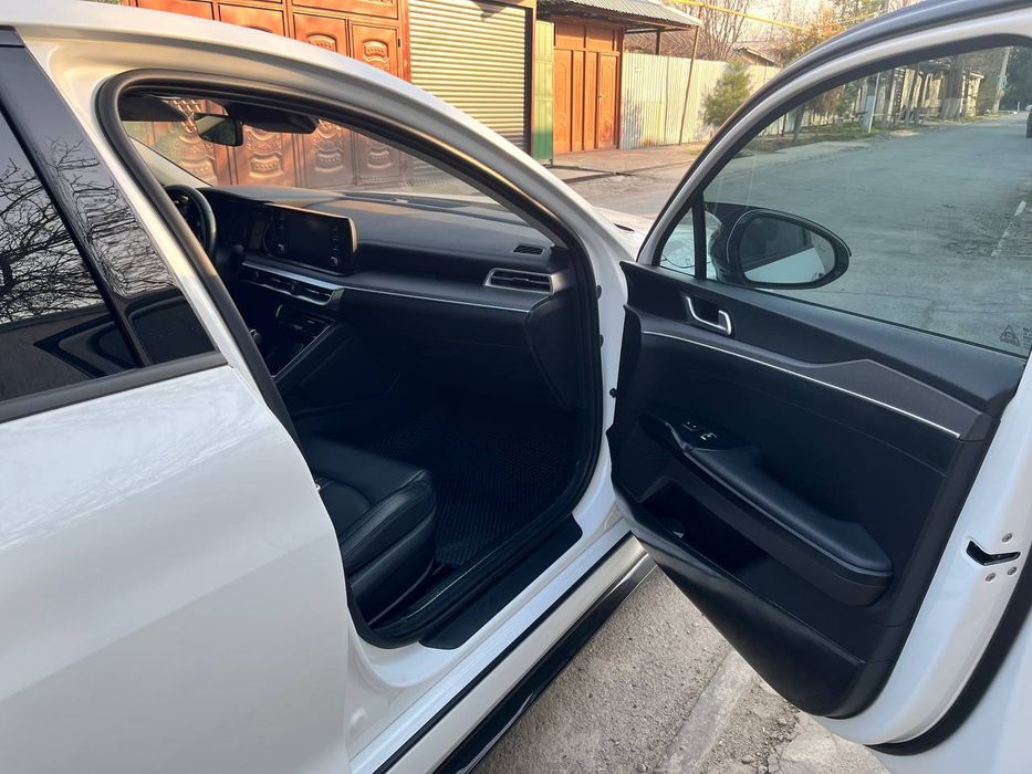 Автомобиль KIA K5