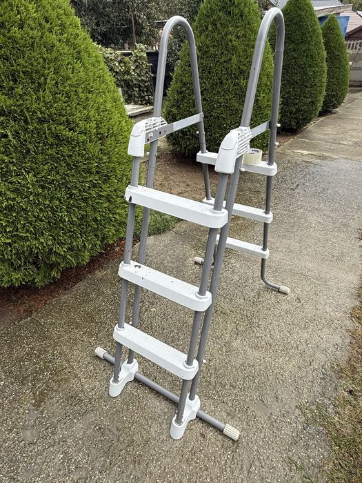 Scara piscina si accesori