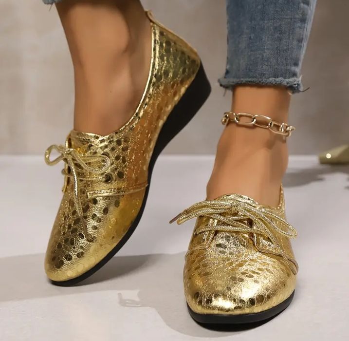 Златни и сребърни обувки