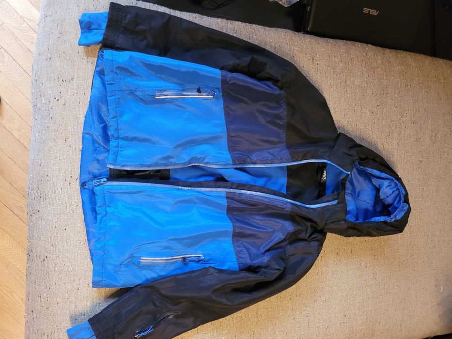 Продавам детски зимни дрехи