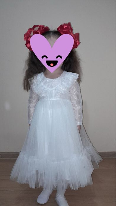 Белое платье на 5-6лет