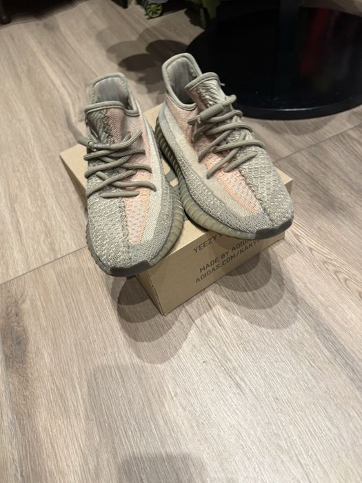 Yeezy boost 350 v2 sand taupe,la mâna a doua