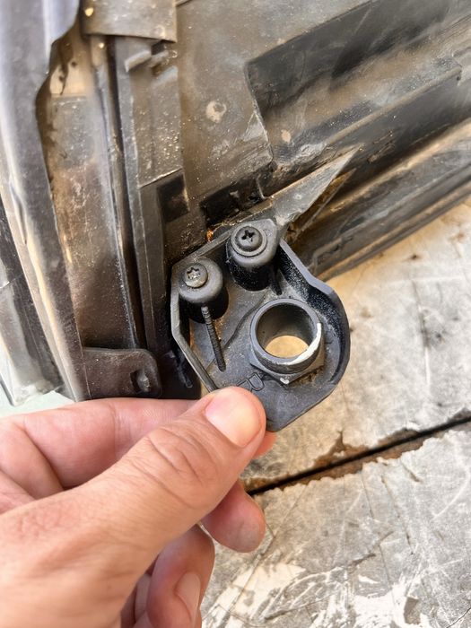 Десен фар Mercedes C class W204 facelift със забележка