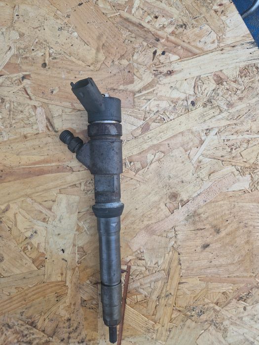 Injector iveco 2.3 E5 codul piesei 504389548
