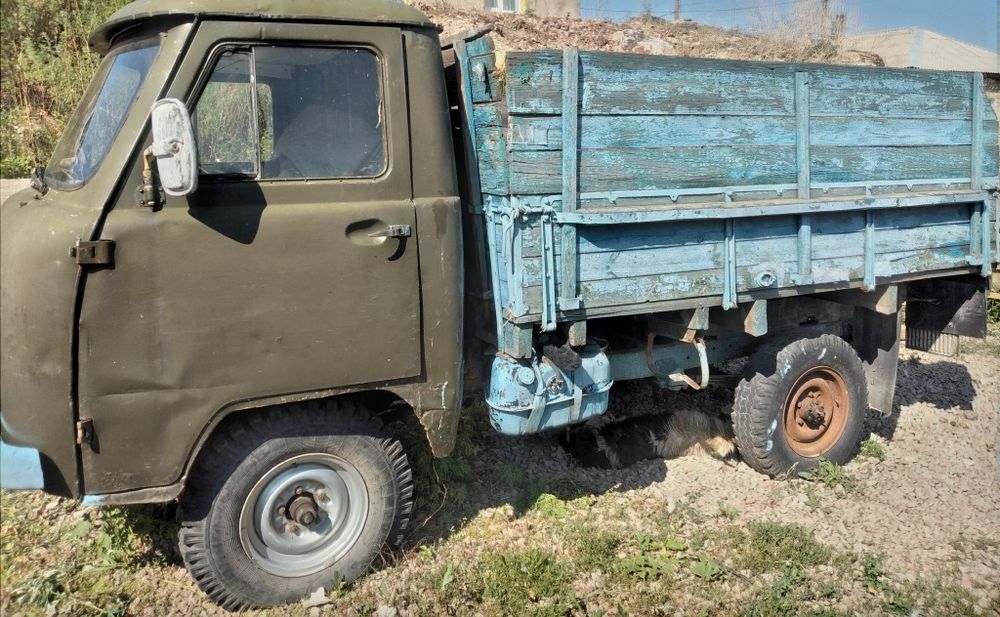 Продам УАЗ (бортовой,головастик)