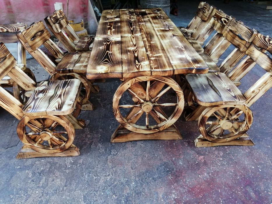 Masa din lemn masiv pentru terasa foisor