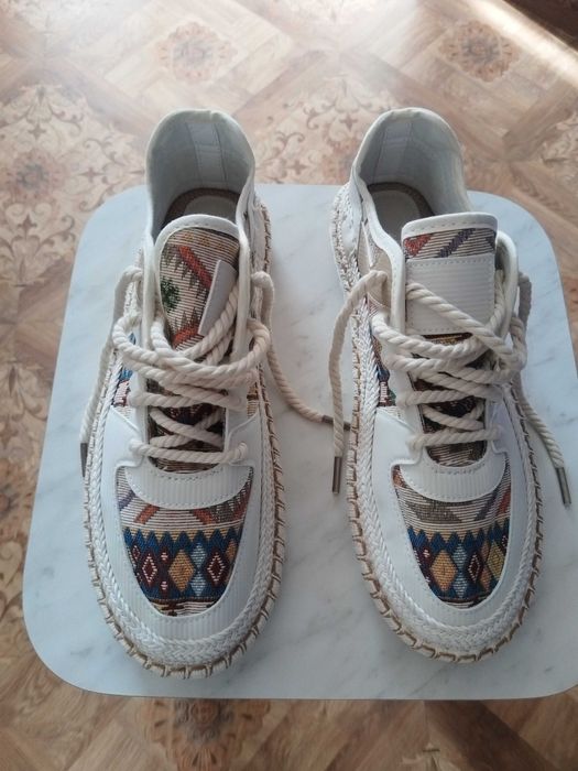 Продам обувь унисекс