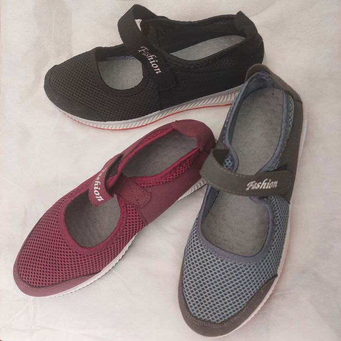 Продам спортивные тапочки