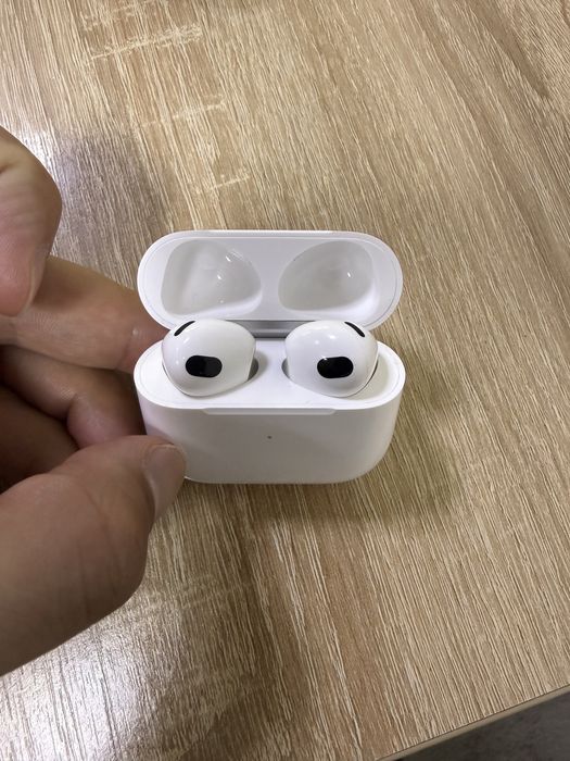 Продам AirPods 3