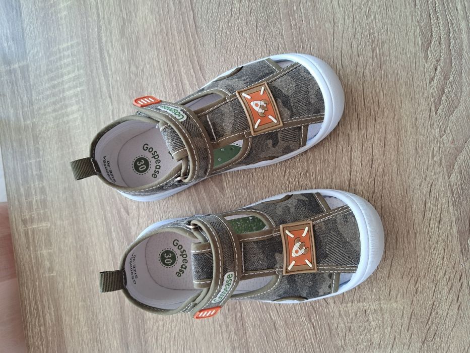 Детски сандали..