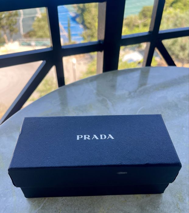Продавам слънчеви очила PRADA