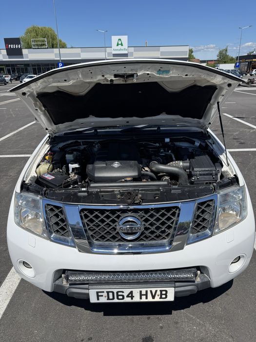 NISSAN NAVARA  volan dreapata