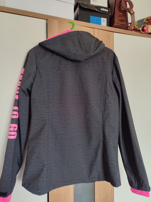 Jachetă softshell gri cu interior roz de la marca Girls