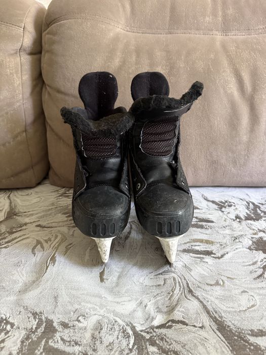 Продам хоккейные коньки