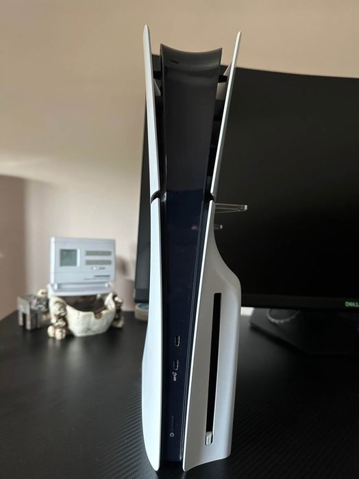 PS5 1TB cu disc + 2 controllere
