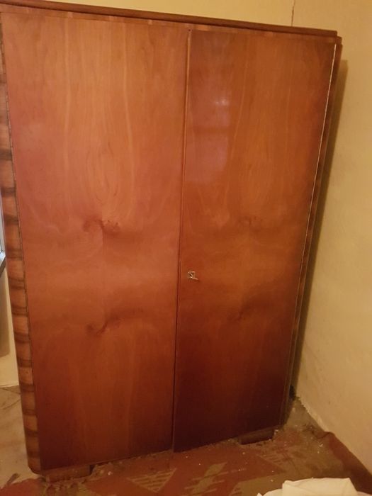 Vând mobila dormitor furnir de nuc